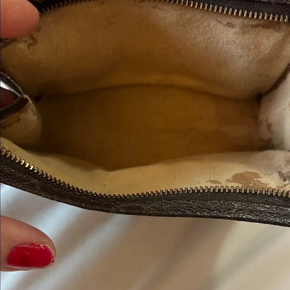 Authentic Louis Vuitton Monogram Canvas Pouch - Picture 7 of 12